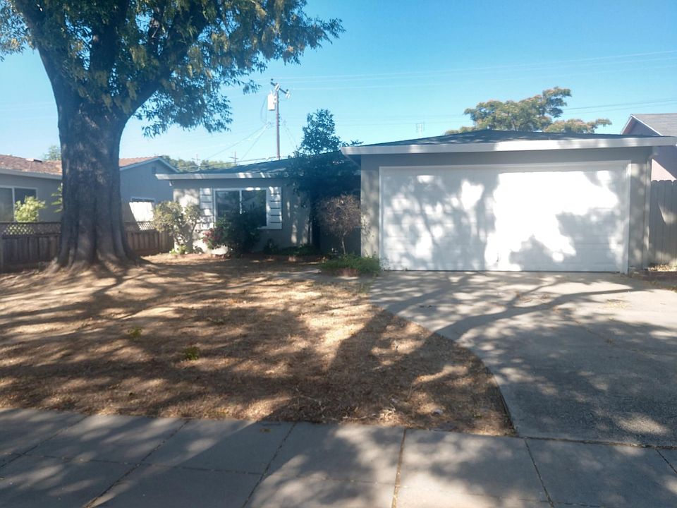 1st image of 3140 Franela Dr
