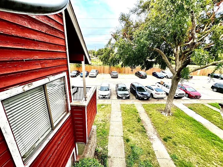 9839 Walnut St #305 — Photo 11