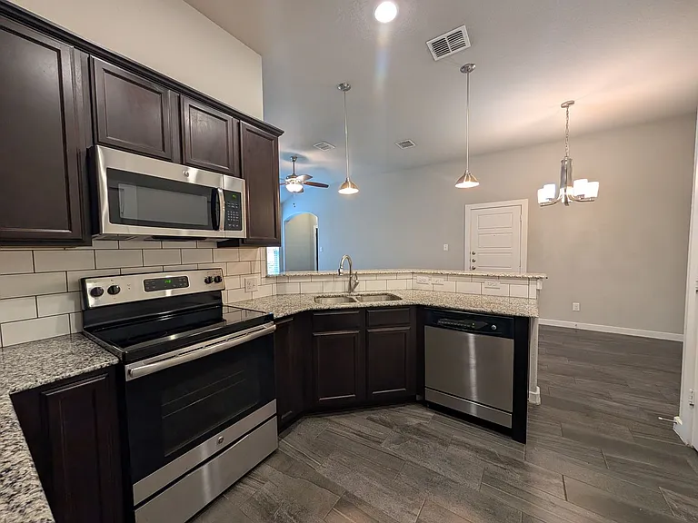 546 Creekside Frst — Photo 10