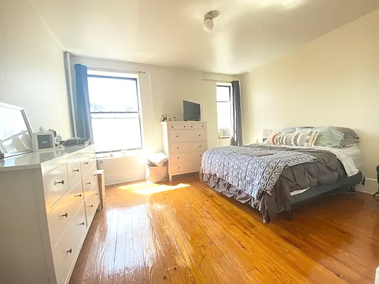 Rented by Compass | media 18