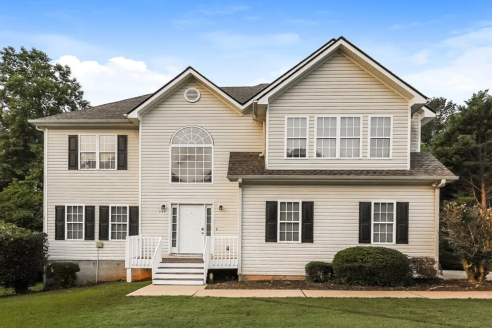 4 bed, 3.5 bath, 2592 sqft, $3,970 — Photo 1