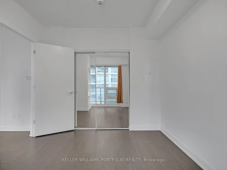 2221 Yonge St #1106 — Photo 16