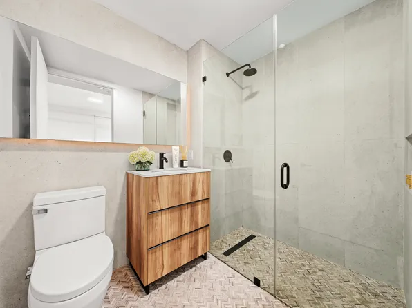 828 Metropolitan Avenue image 7 of 14