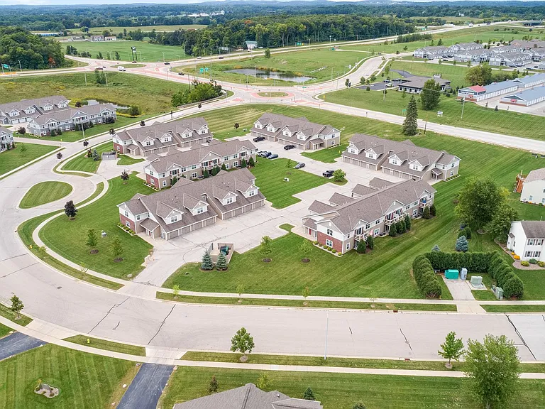 645 Cedar Bluffs Way #39 — Photo 2