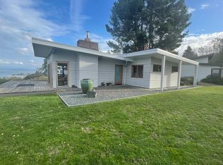 720 Edgecliff Dr, Langley, WA 98260