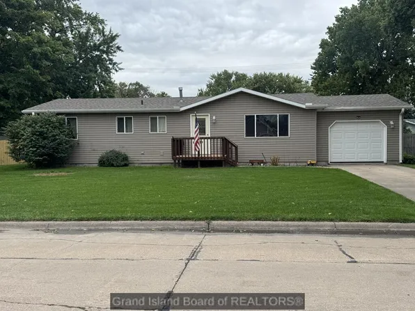 307 E Twelfth Wood Riv NE, Wood River, NE 68883