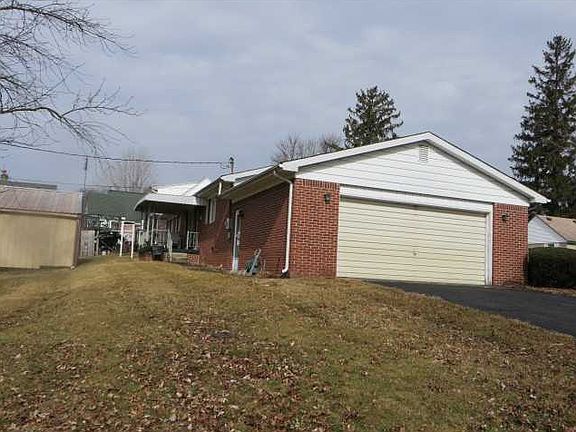 2nd image of 139 E Jefferson St