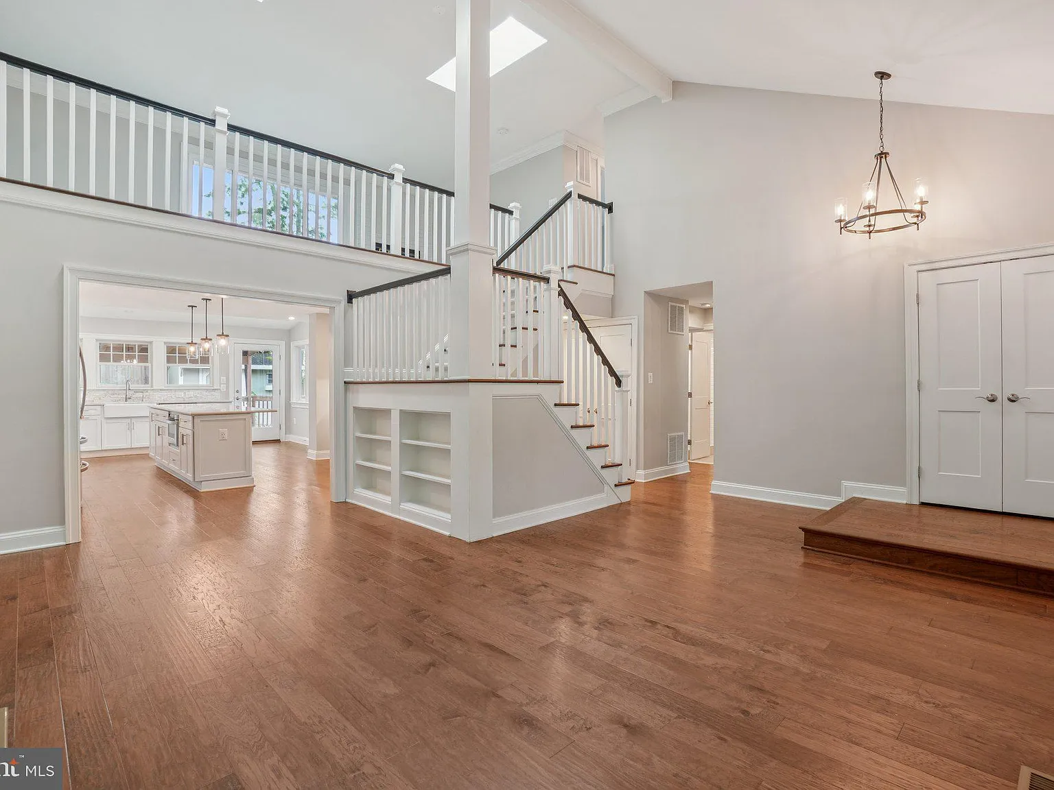 3 bed, 2.0 bath, 1703 sqft, $5,000 — Photo 3