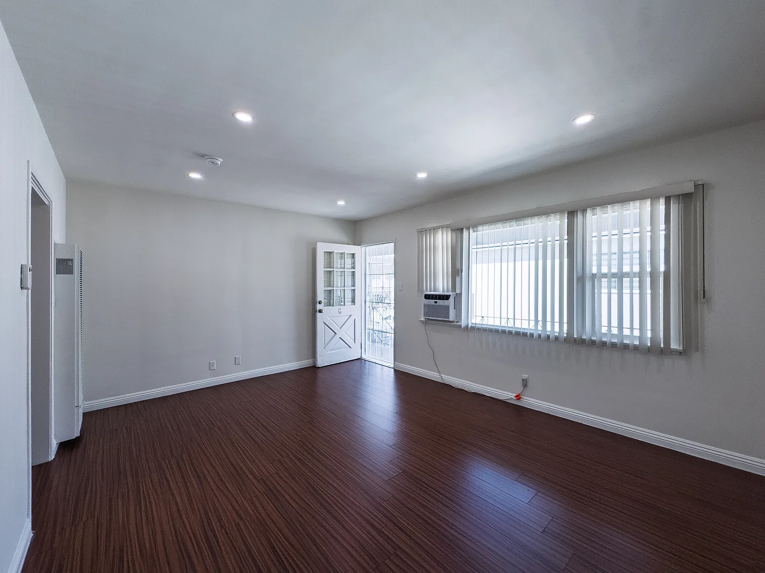 2 bed, 700 sqft, $2,450 — Photo 3