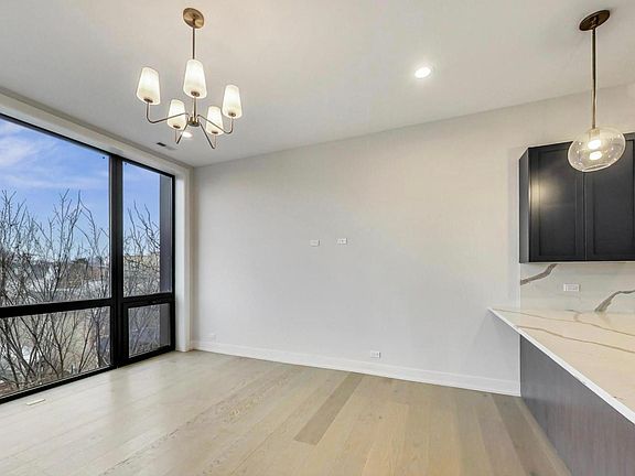 2nd image of 2958 N Lincoln Ave