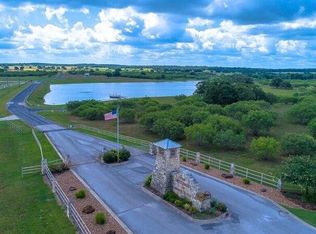 182 Flash Cir, Luling, TX 78648