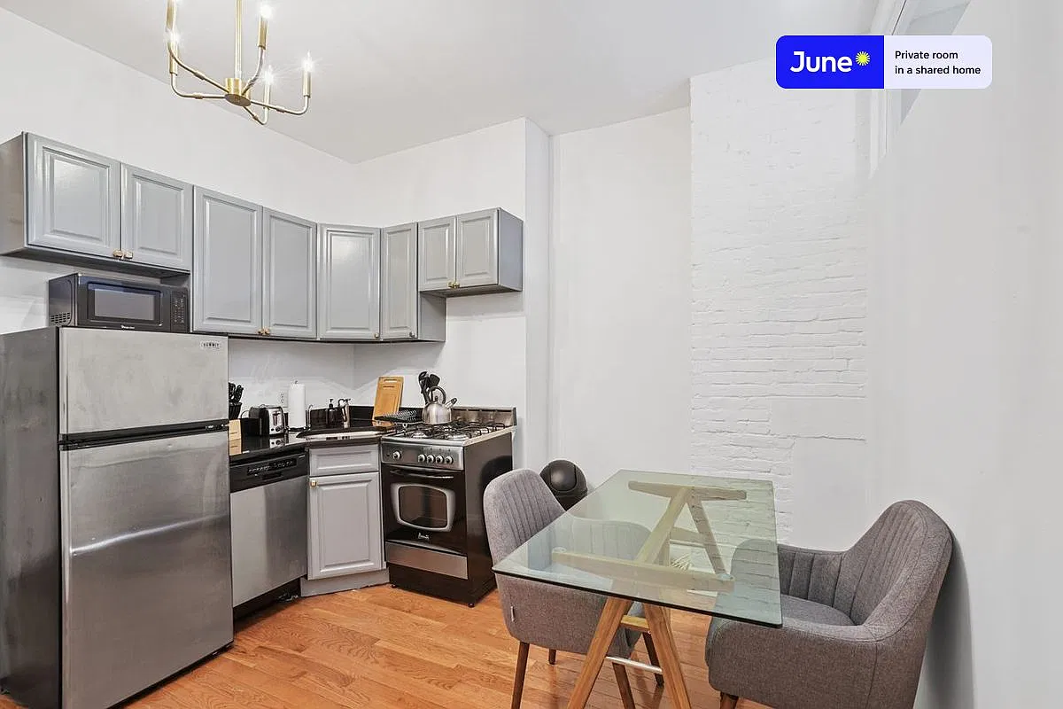 Twin bedroom in 2 bed/1 bath home in East Village #529 A — Photo 1