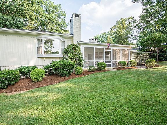 Wonderful Screened in Porch!