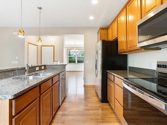 5th image of 1585 Sumac Cir