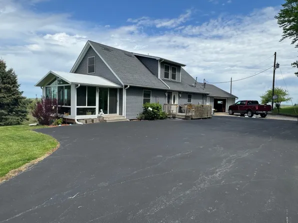 37526 Us Highway 52, Guttenberg, IA 52052