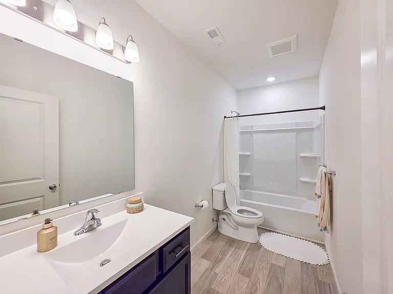 920 Forest St — Photo 6
