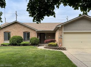31366 Mayville St, Livonia, MI 48152