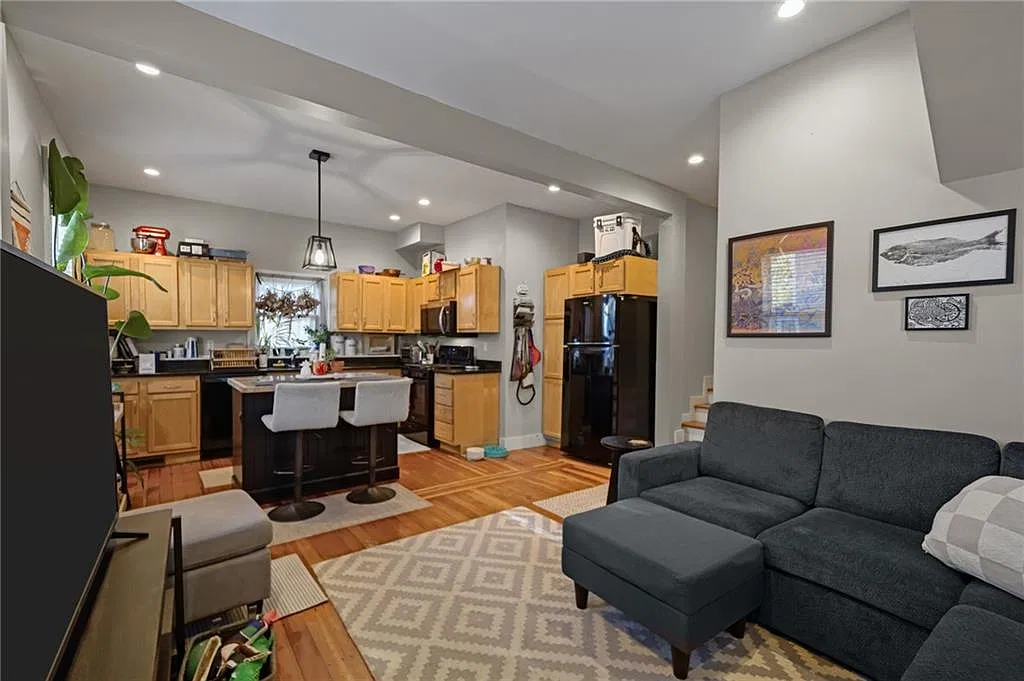 2 bed, 791 sqft, $2,400 — Photo 3