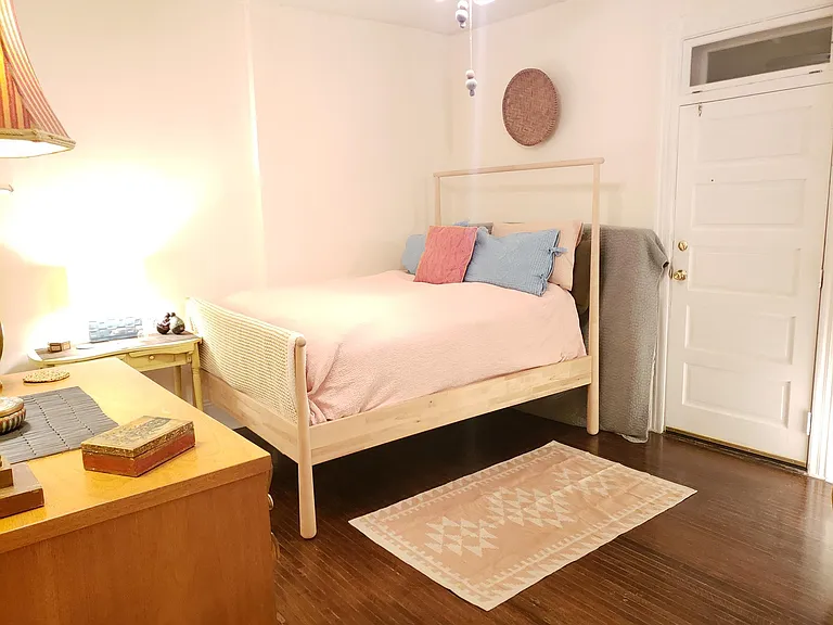 Bedroom with double bed