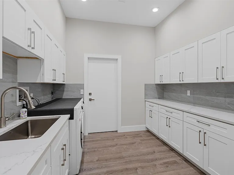 9010 Gardens Glen Cir — Photo 46