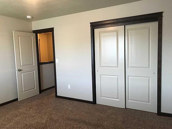 3rd image of 3341 N Treaty Rock Blvd