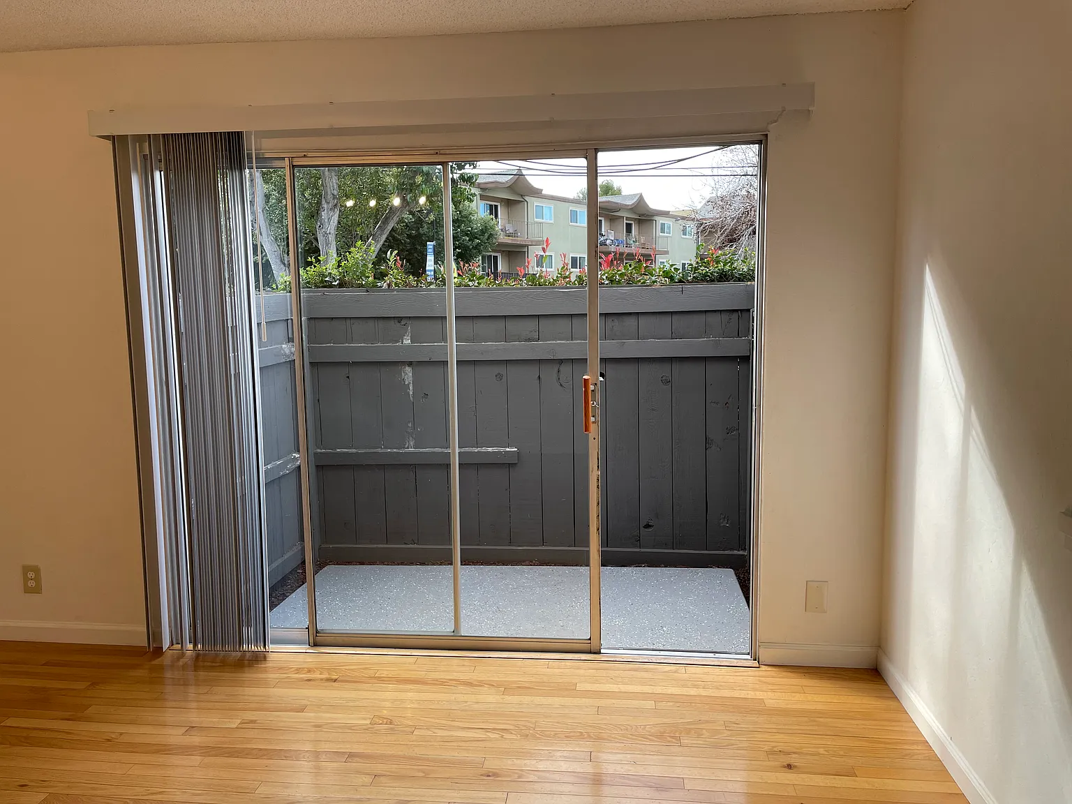 3 bed, 1.5 bath, 1092 sqft, $3,495 — Photo 3