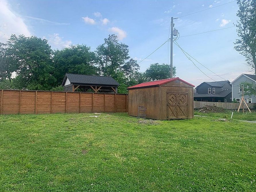 2nd image of 1101 Cockrill St