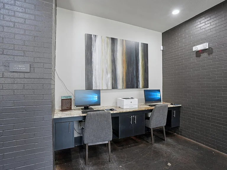 Highline Urban Lofts — Photo 30