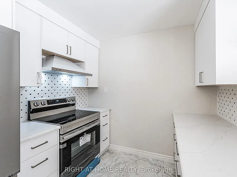 18 Ridgewood Ave — Photo 13