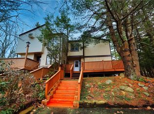 19 Lakeview Ct, Rock Hill, NY 12775