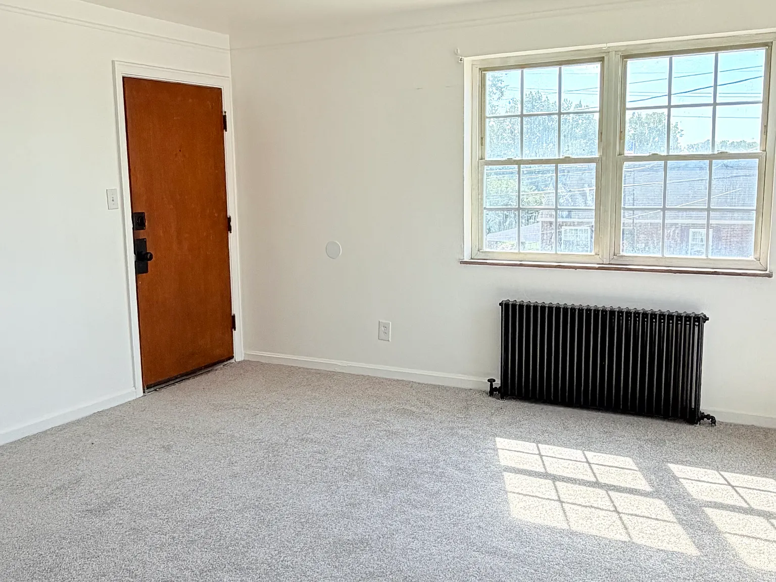 620 Maple Dr — Photo 2