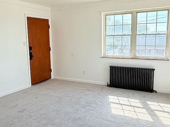 2nd image of 620 Maple Dr APT B