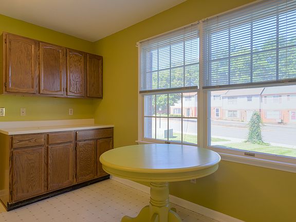 4th image of 170 Franklin Parke Ct