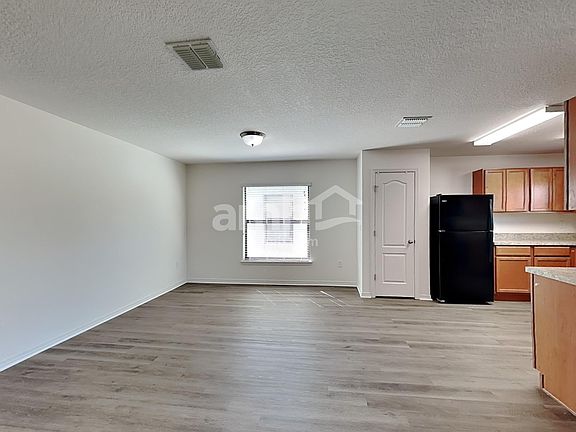 4th image of 914 Wynnmere Walk Ave