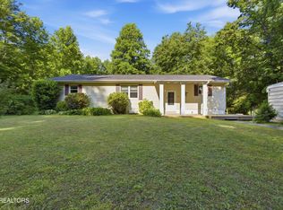 140 Walnut St, Deer Lodge, TN 37726