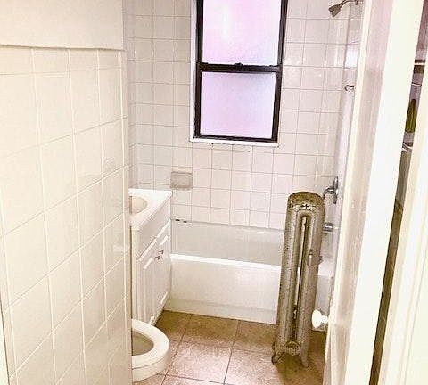 5th image of 916 W Oakdale Ave APT 001N