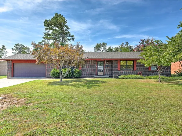 1110 Little John St, Rogers, AR 72756