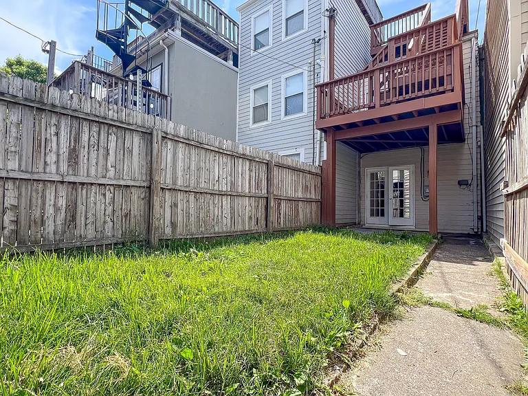 1463 Woodall St — Photo 7