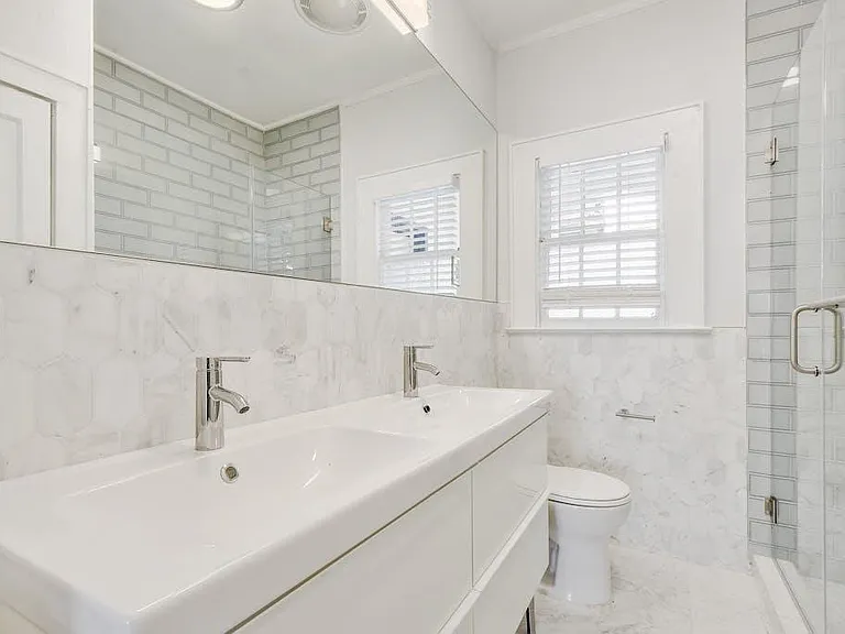 403 E 32nd St — Photo 15