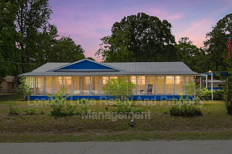 4 bed, 3.0 bath, 3454 sqft, $3,000 — Photo 2