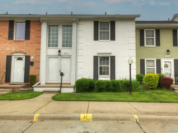 37511 Charter Oaks Blvd, Clinton Township, MI 48036