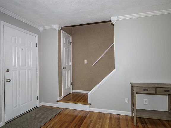 3rd image of 61 Hamlin Dr