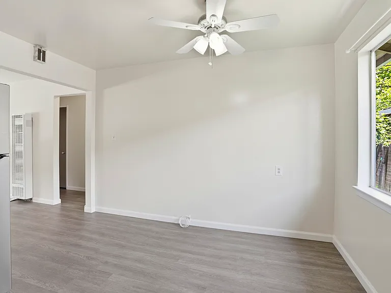 2105 Royal Dr #1 — Photo 22
