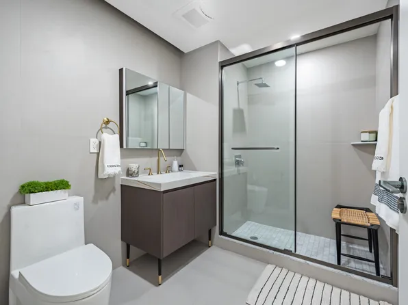 11-52 44th Drive image 5 of 9