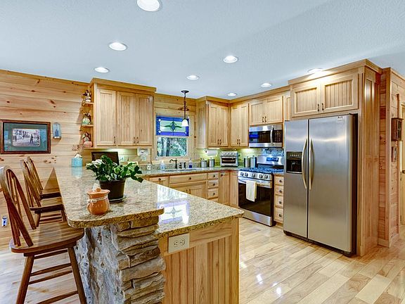 17th image of 58 Morley Dr