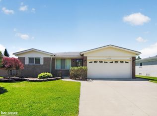 15748 Robert Dr, Macomb, MI 48044