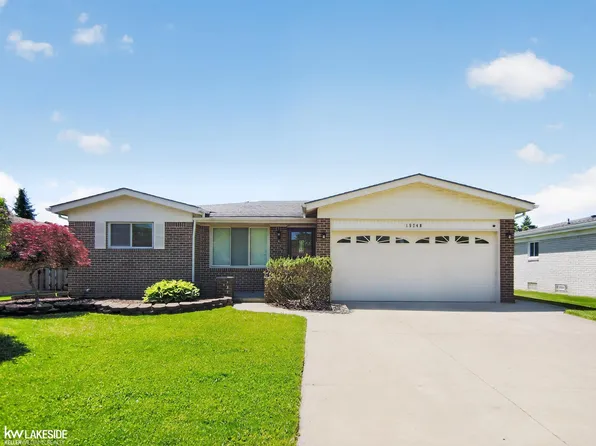 15748 Robert Dr, Macomb, MI 48044