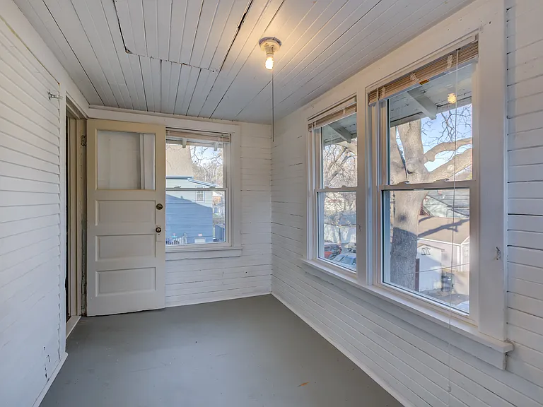 3314 Emerson Ave N — Photo 8