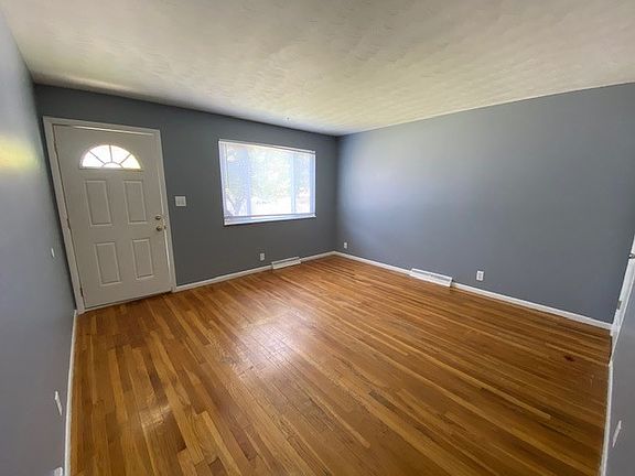 4th image of 906 Burdette St