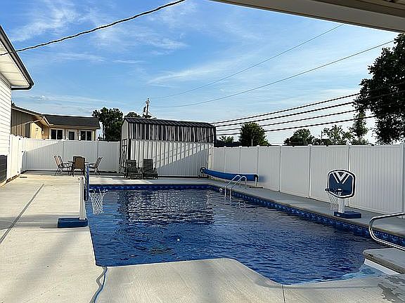 4th image of 8615 Avalon Dr